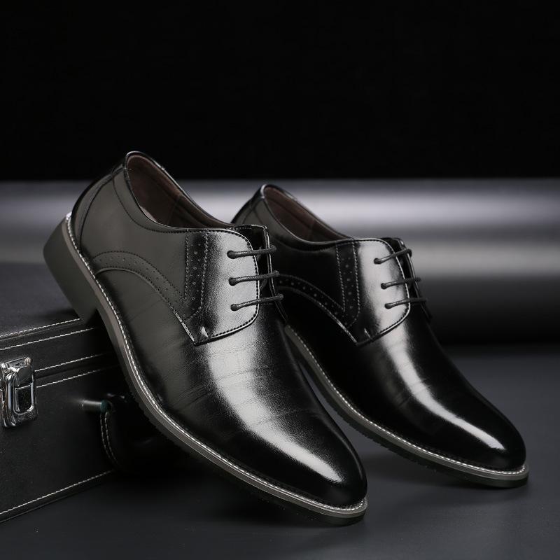 Male Dress Shoes Low-Top with Rubber Sole and Toe Cap