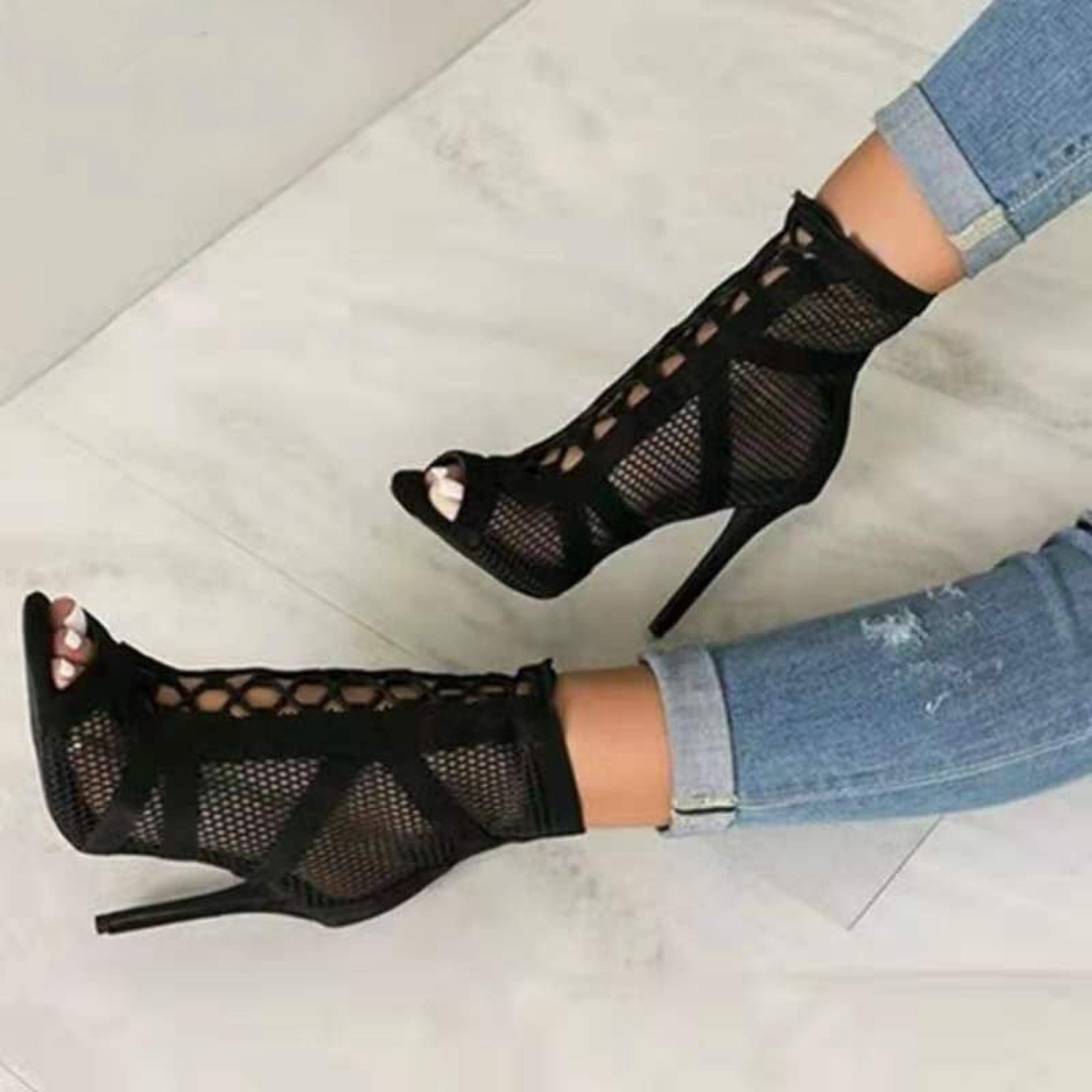 Lace-up Closure