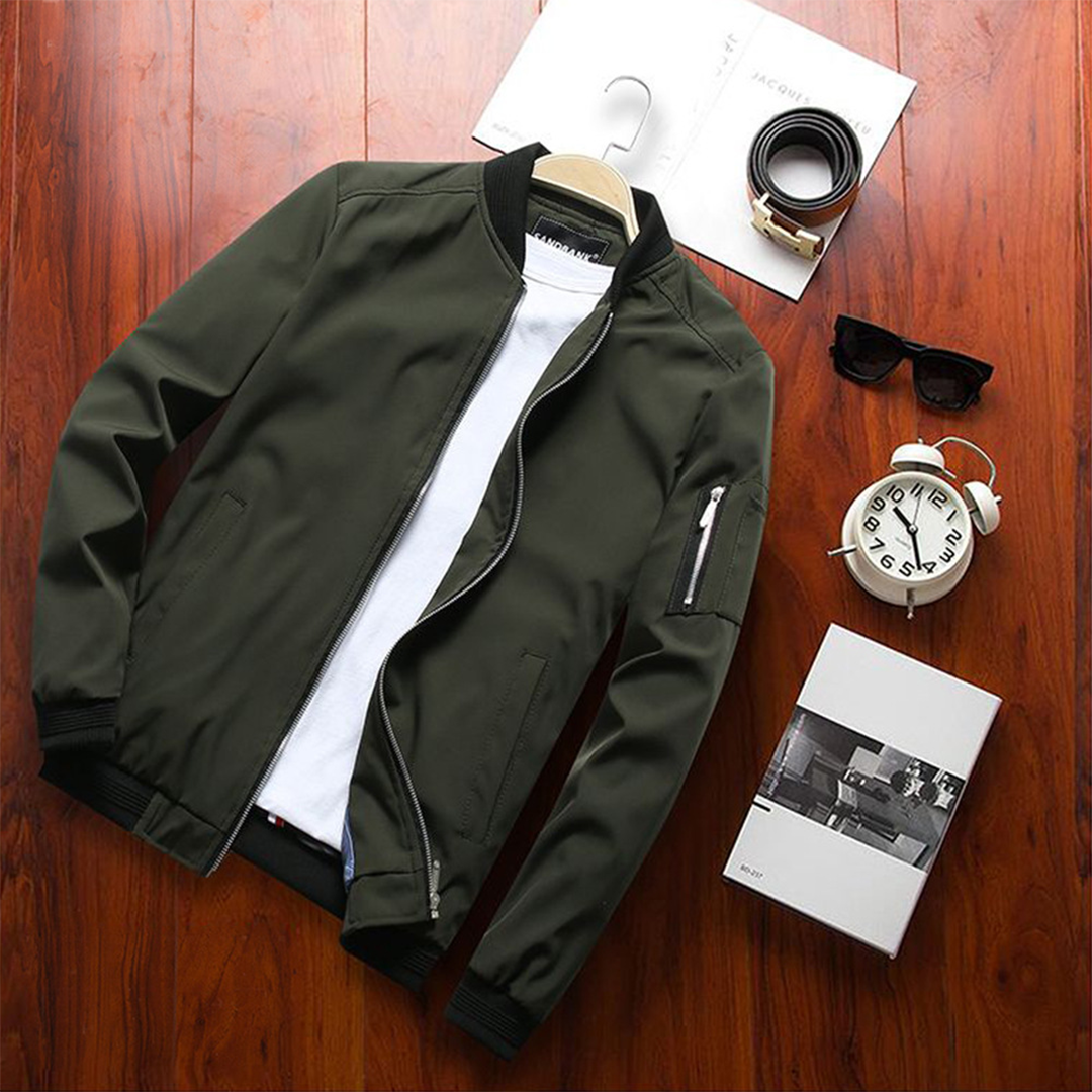 Men Short Jacket With Zipper Closure And Water Resistant Fabric