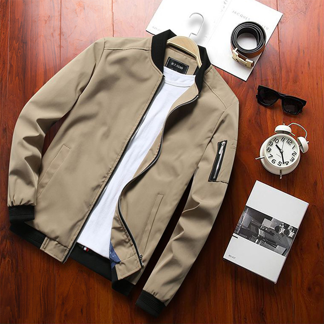 Men Short Jacket With Zipper Closure And Water Resistant Fabric