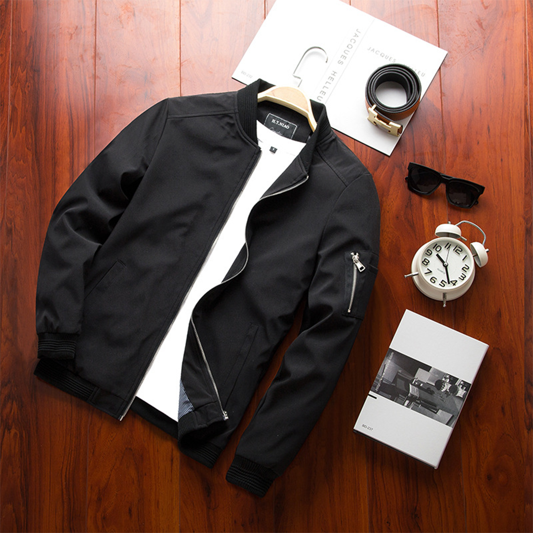 Men Short Jacket With Zipper Closure And Water Resistant Fabric